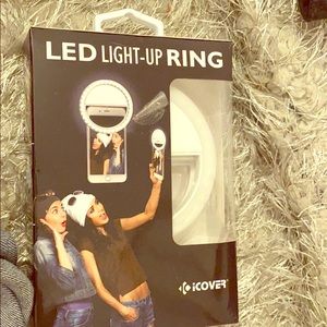 Led light up ring for the best selfies